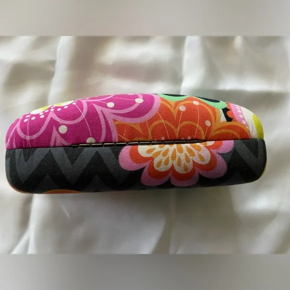 Vera Bradley sunglasses case - Picture 5 of 5